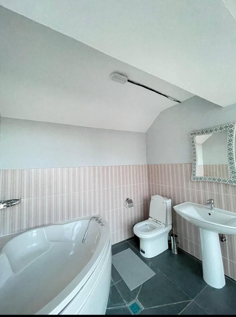 Local Hotel Tashkent Ngoại thất bức ảnh